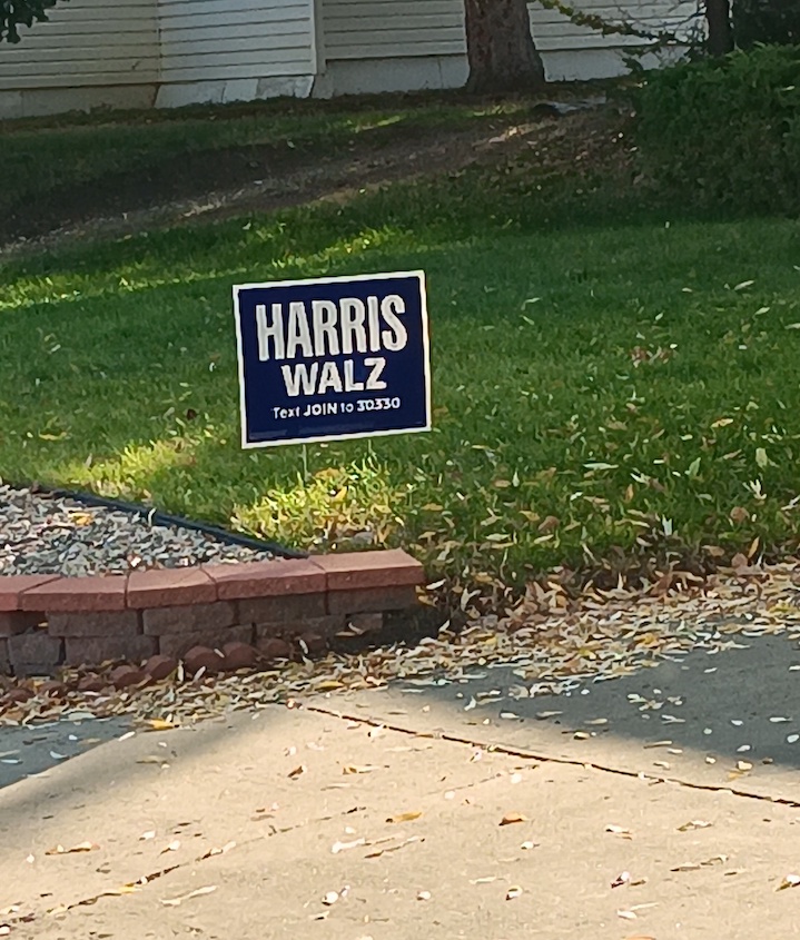 harris-walz yard sign